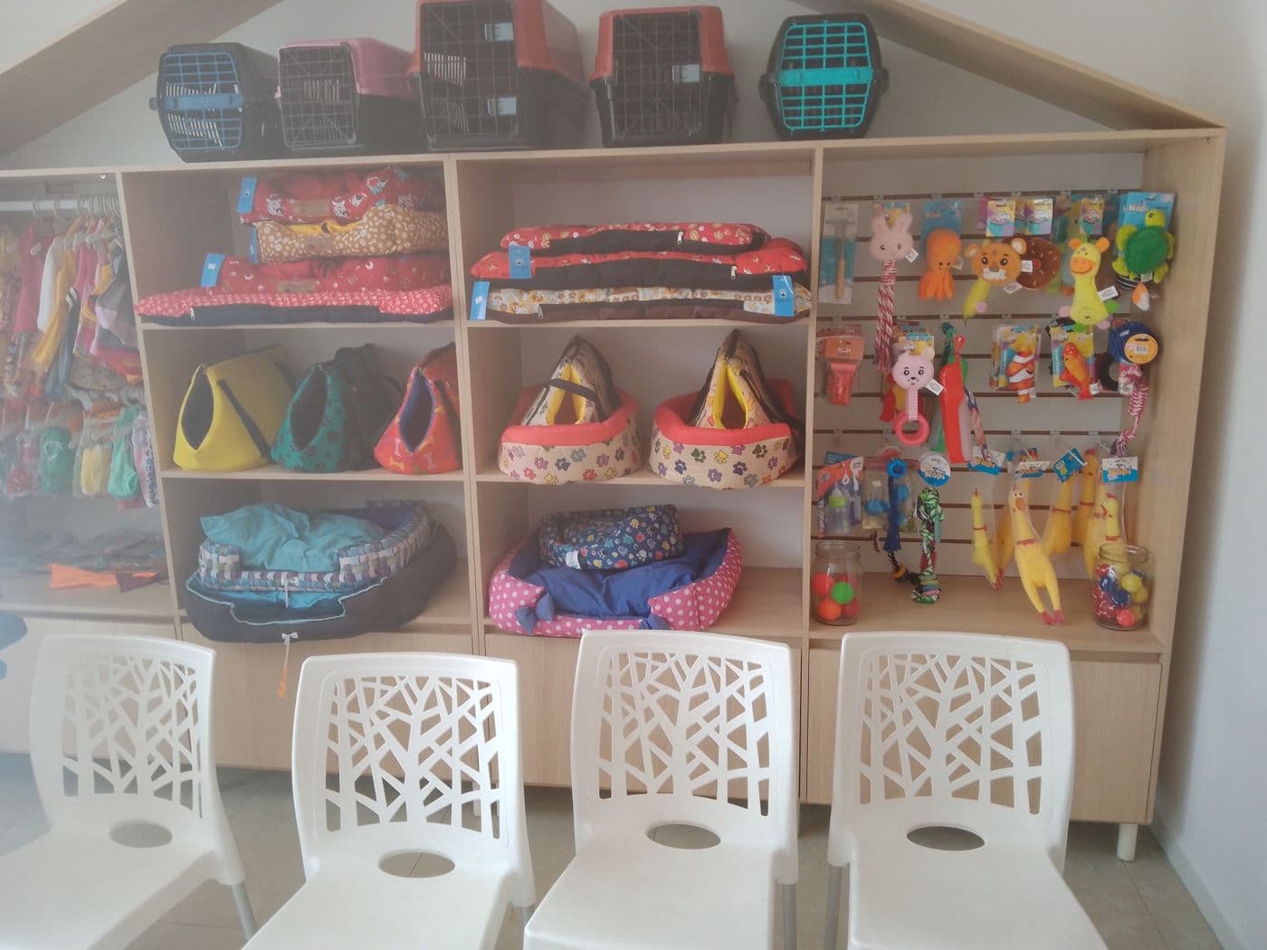 Brinquedos e caixas de transporte