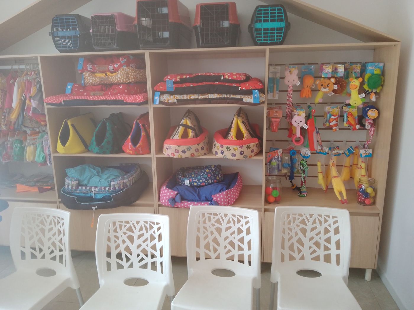 Brinquedos e caixas de transporte